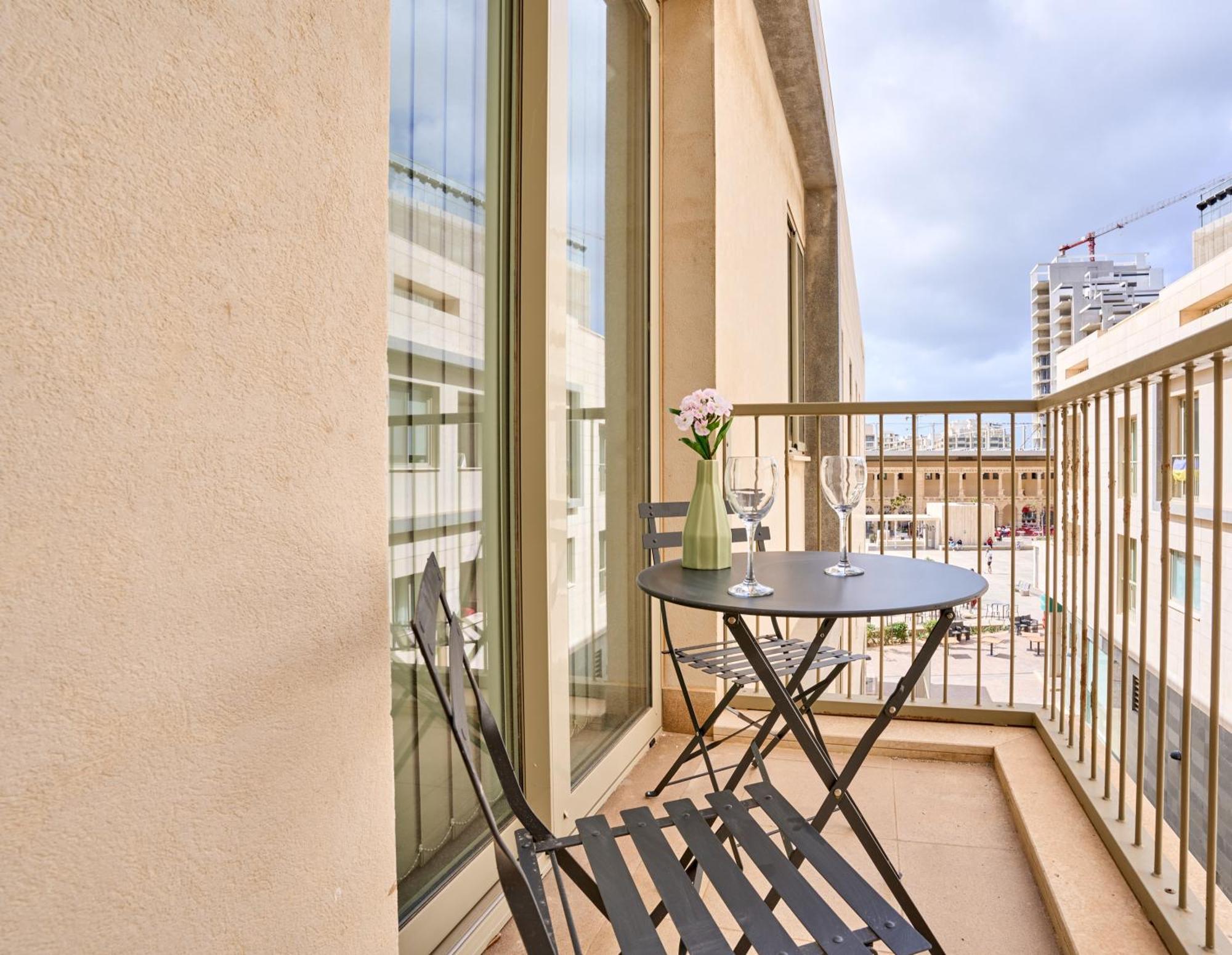 Stylish Apartment In Tigne Point スリーマ エクステリア 写真
